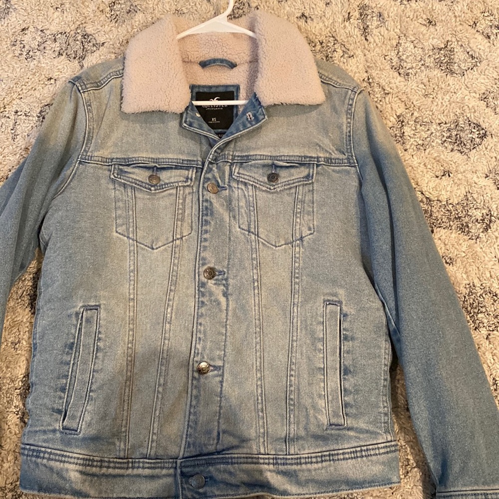 Hollister SHERPA-LINED DENIM TRUCKER JACKET